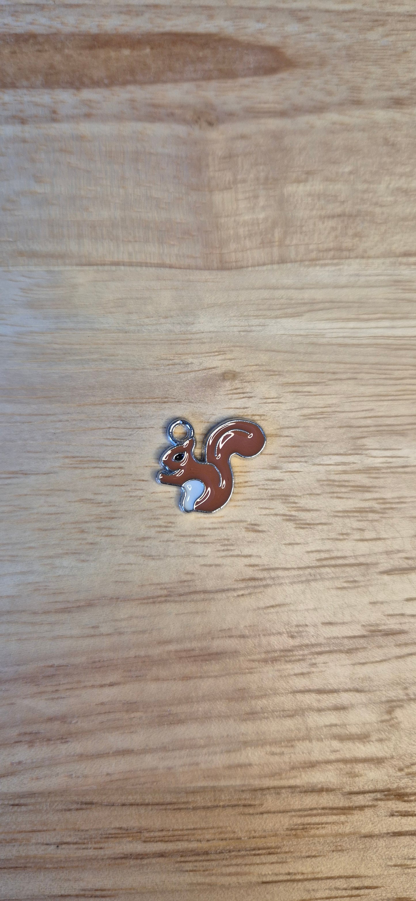 Breloque écureuil marron clair