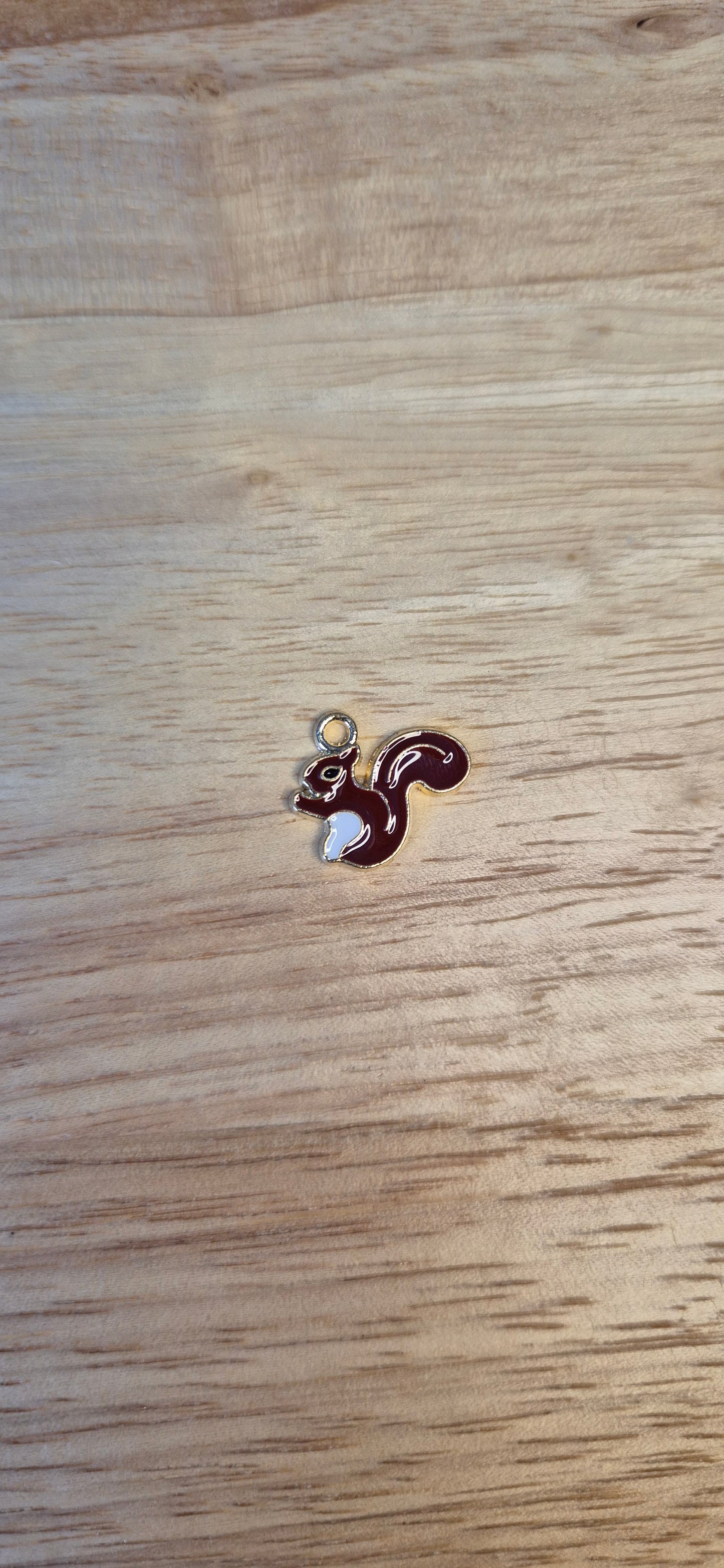 Breloque écureuil marron foncé